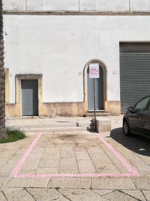 Istituzione degli stalli di sosta denominati “Parcheggi Rosa”, ri...