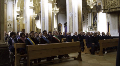 Piazza Libertà gremita per i festeggiamenti del IV Novembre. Mostre, d...