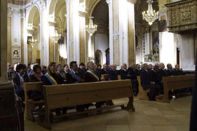 Piazza Libertà gremita per i festeggiamenti del IV Novembre. Mostre, d...
